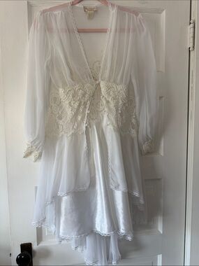 Victoria's Secret White Lace & Chiffon Sheer Robe Set